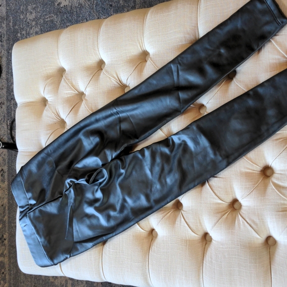 Guess faux leather pants - Picture 2 of 4